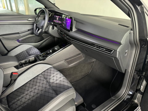 Volkswagen Golf 1.5 eTSI R-Line Pano|Keyless|ACC|Trekhaak|Lane Assist