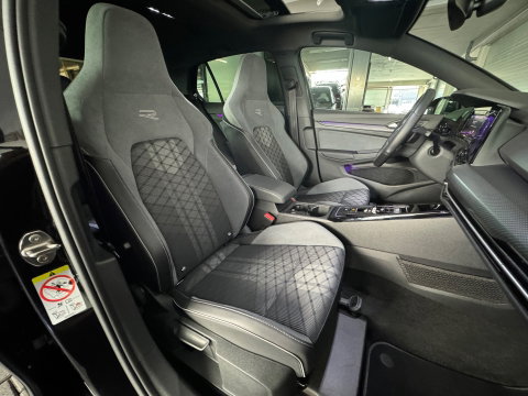 Volkswagen Golf 1.5 eTSI R-Line Pano|Keyless|ACC|Trekhaak|Lane Assist