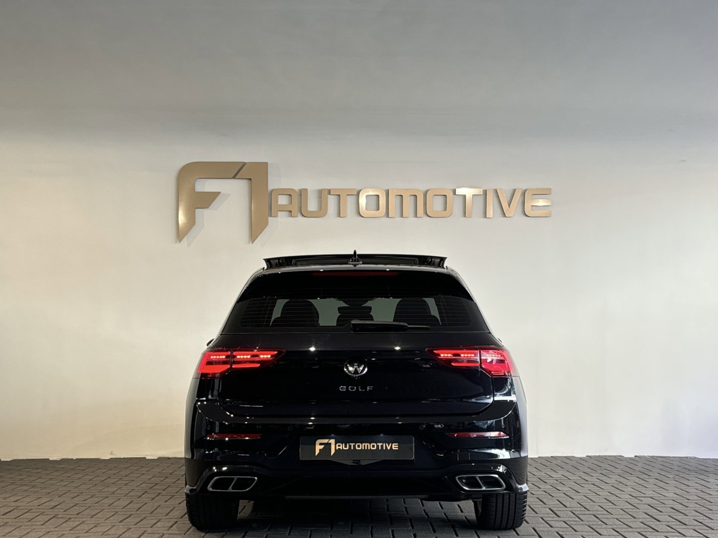 Volkswagen Golf 1.5 eTSI R-Line Pano|Keyless|ACC|Trekhaak|Lane Assist