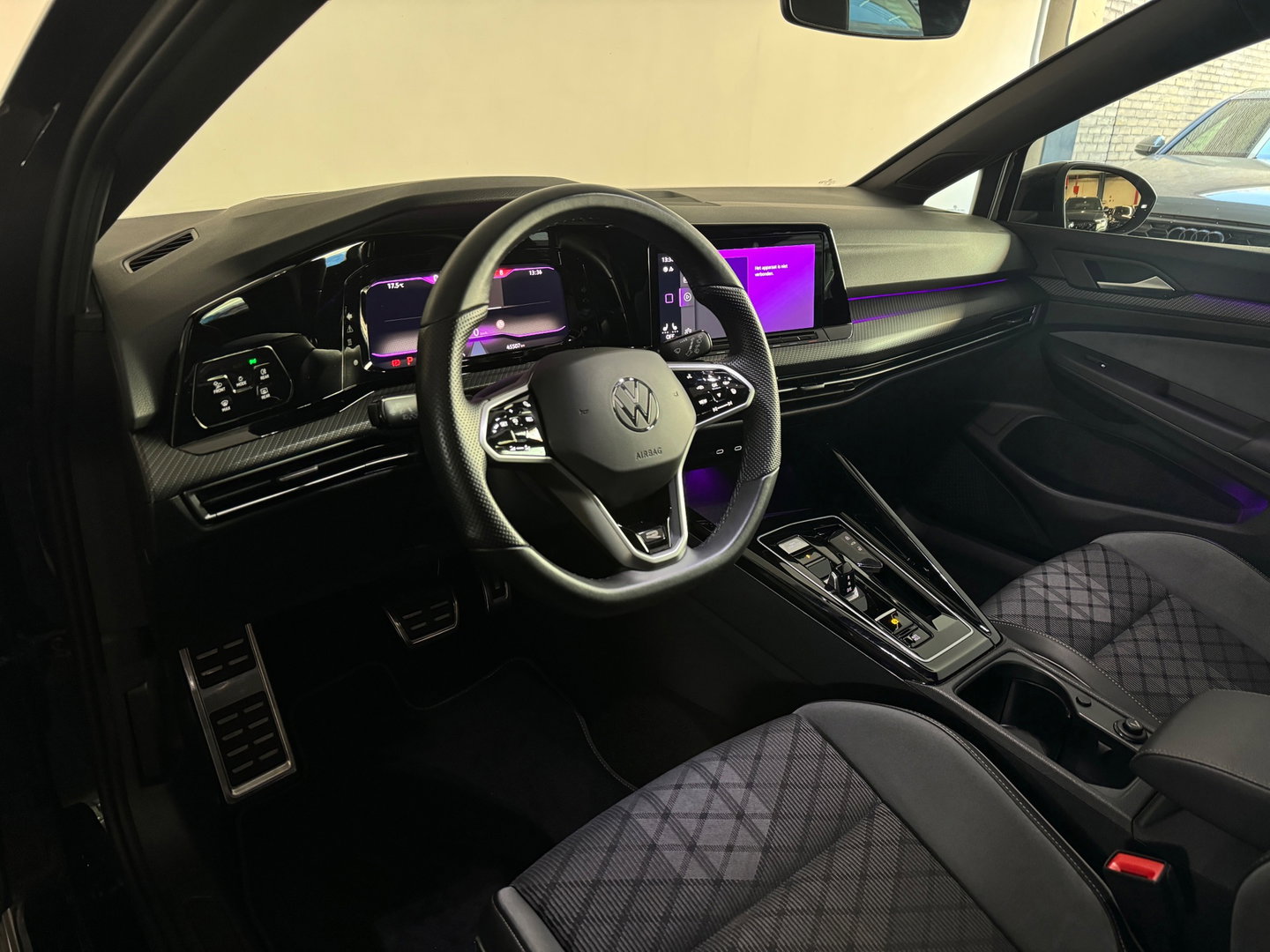 Volkswagen Golf 1.5 eTSI R-Line Pano|Keyless|ACC|Trekhaak|Lane Assist