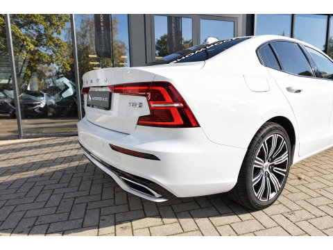 Volvo S60 2.0 T8 AWD Twin Engine R-Design PANO H&K KEYLESS