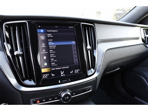 Volvo S60 2.0 T8 AWD Twin Engine R-Design PANO H&K KEYLESS