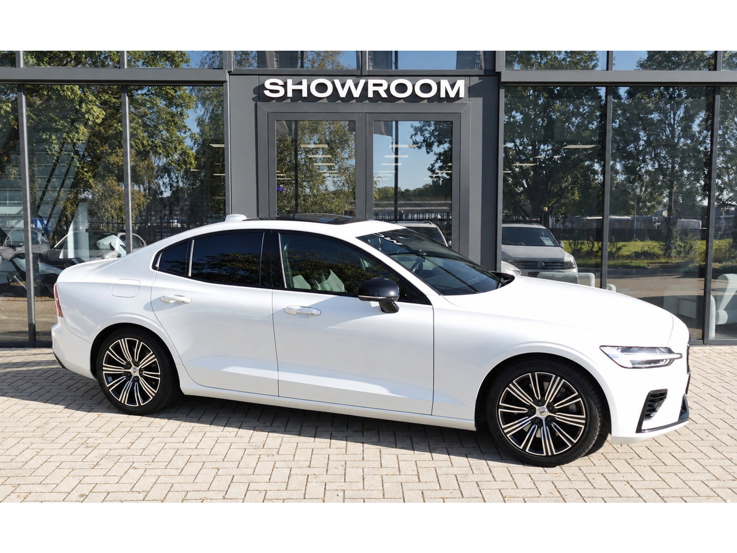Volvo S60 2.0 T8 AWD Twin Engine R-Design PANO H&K KEYLESS