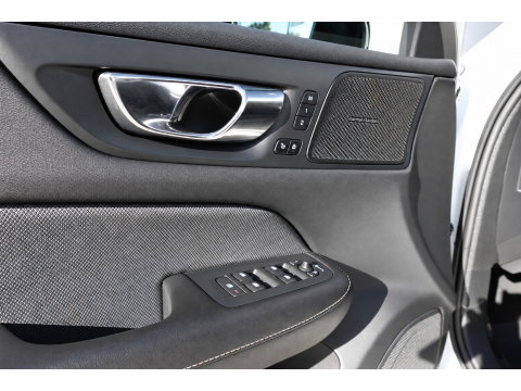 Volvo S60 2.0 T8 AWD Twin Engine R-Design PANO H&K KEYLESS