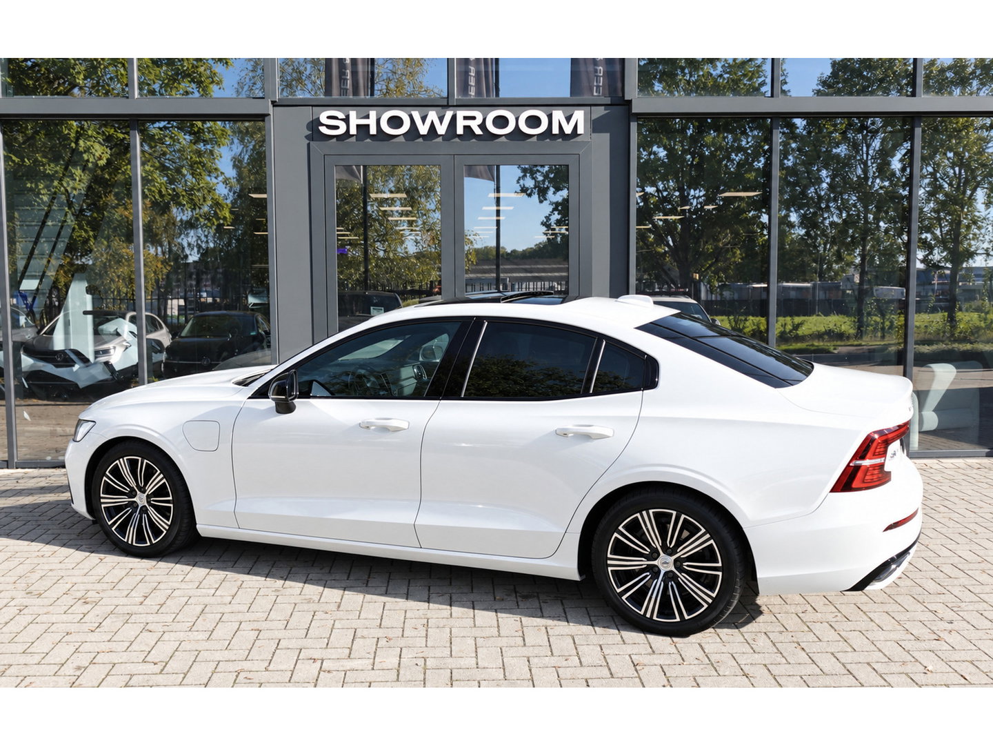Volvo S60 2.0 T8 AWD Twin Engine R-Design PANO H&K KEYLESS