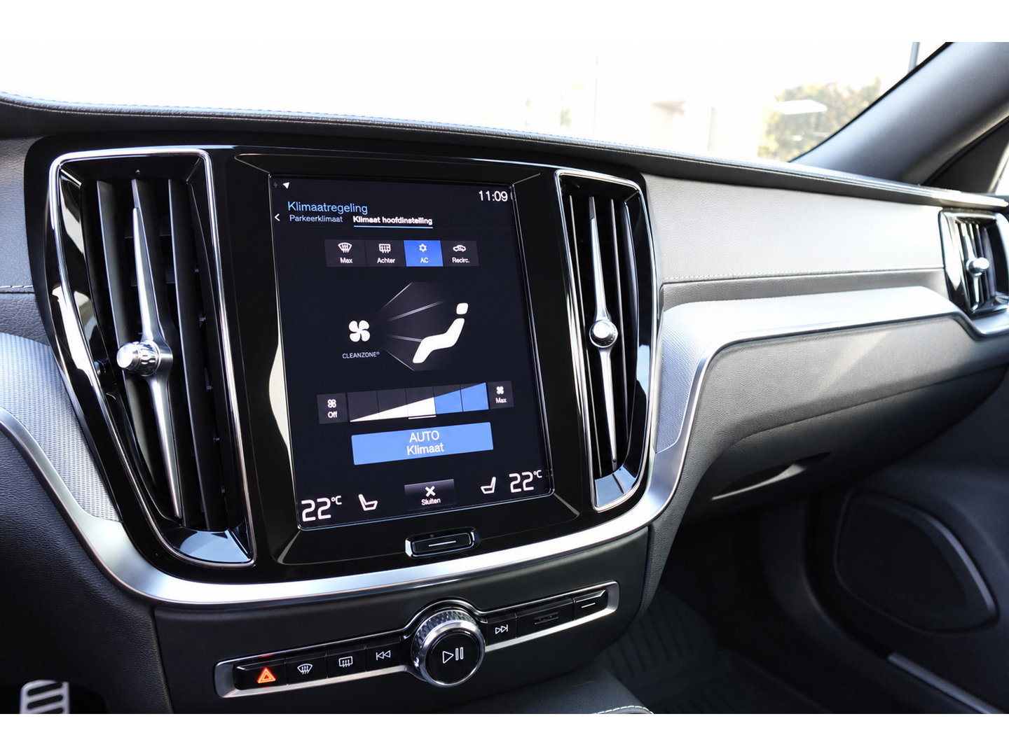 Volvo S60 2.0 T8 AWD Twin Engine R-Design PANO H&K KEYLESS