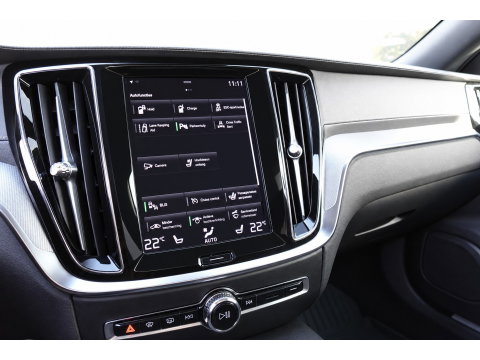 Volvo S60 2.0 T8 AWD Twin Engine R-Design PANO H&K KEYLESS