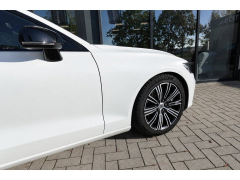 Volvo S60 2.0 T8 AWD Twin Engine R-Design PANO H&K KEYLESS