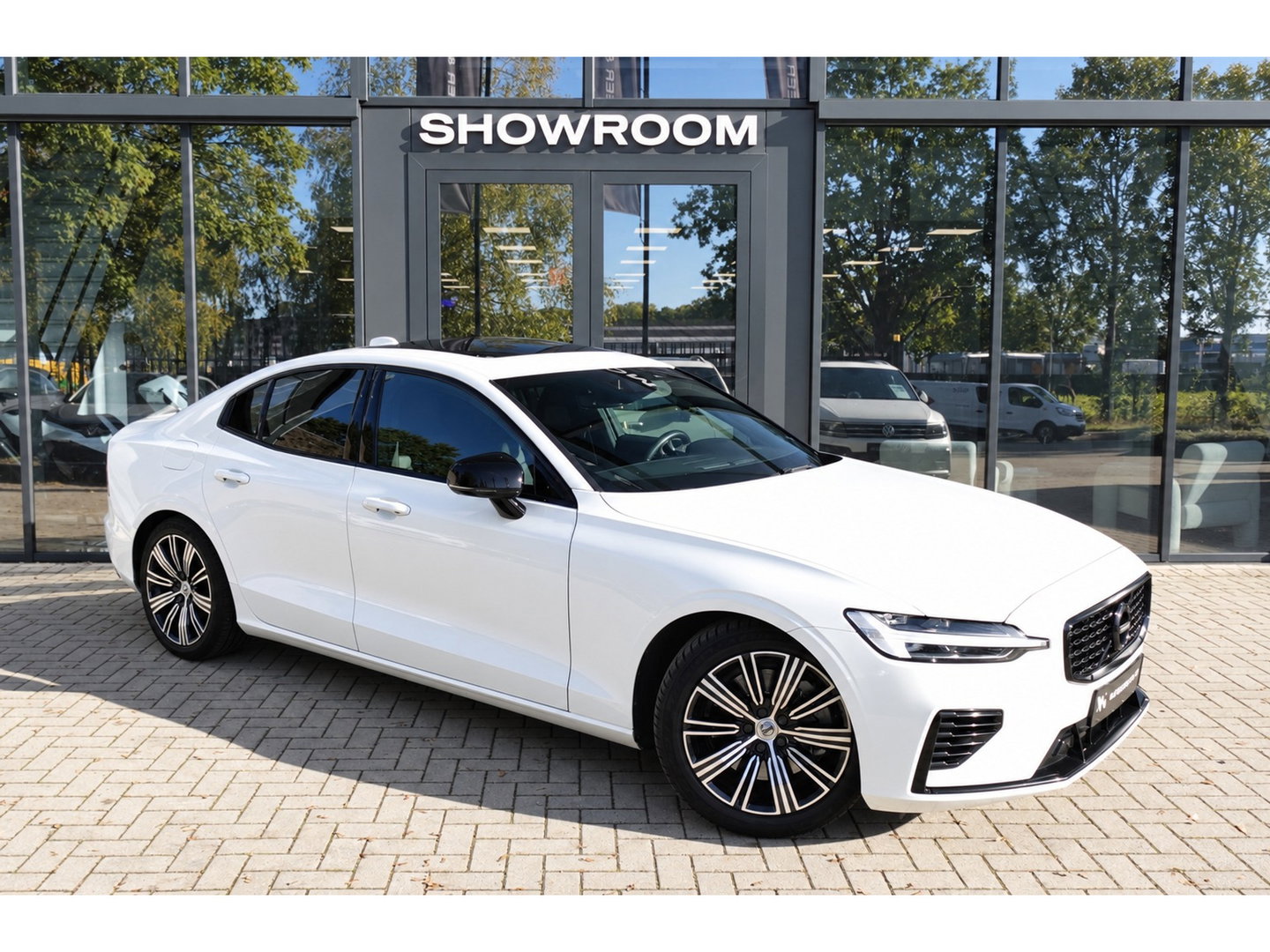 Volvo S60 2.0 T8 AWD Twin Engine R-Design PANO H&K KEYLESS