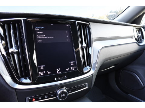 Volvo S60 2.0 T8 AWD Twin Engine R-Design PANO H&K KEYLESS
