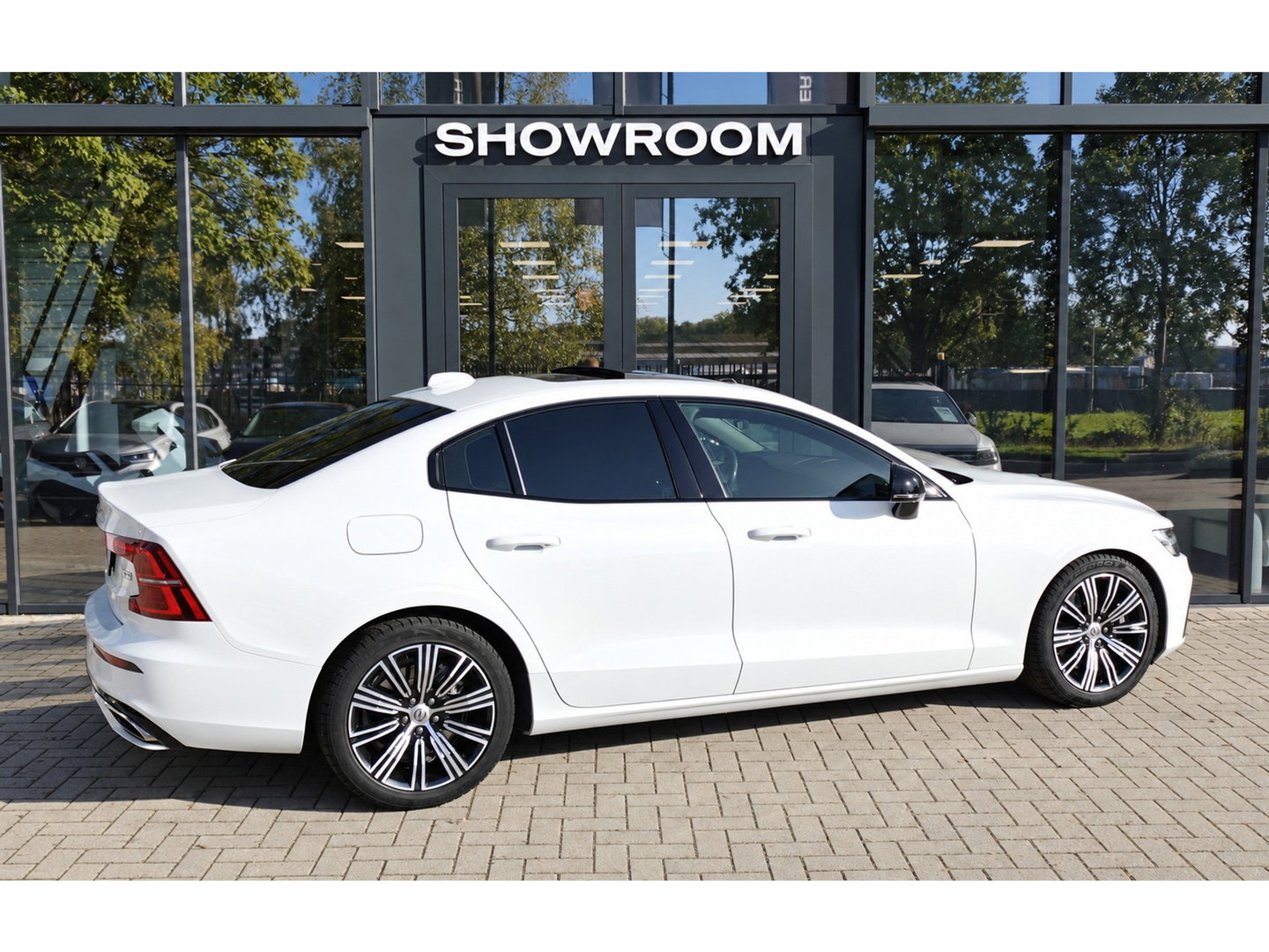 Volvo S60 2.0 T8 AWD Twin Engine R-Design PANO H&K KEYLESS