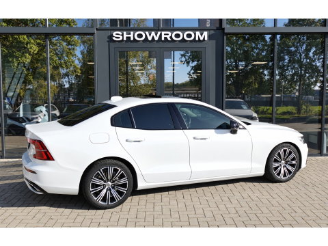 Volvo S60 2.0 T8 AWD Twin Engine R-Design PANO H&K KEYLESS