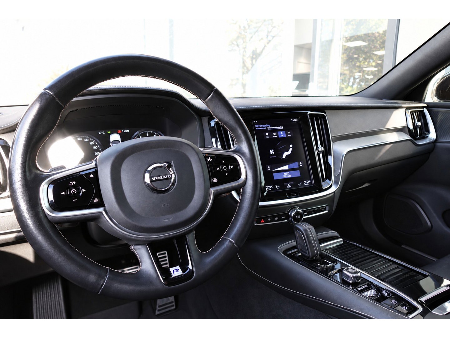 Volvo S60 2.0 T8 AWD Twin Engine R-Design PANO H&K KEYLESS