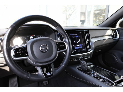 Volvo S60 2.0 T8 AWD Twin Engine R-Design PANO H&K KEYLESS