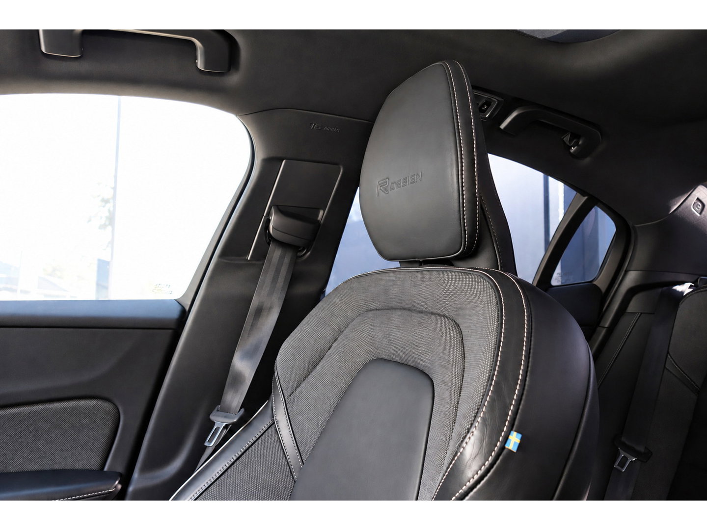 Volvo S60 2.0 T8 AWD Twin Engine R-Design PANO H&K KEYLESS