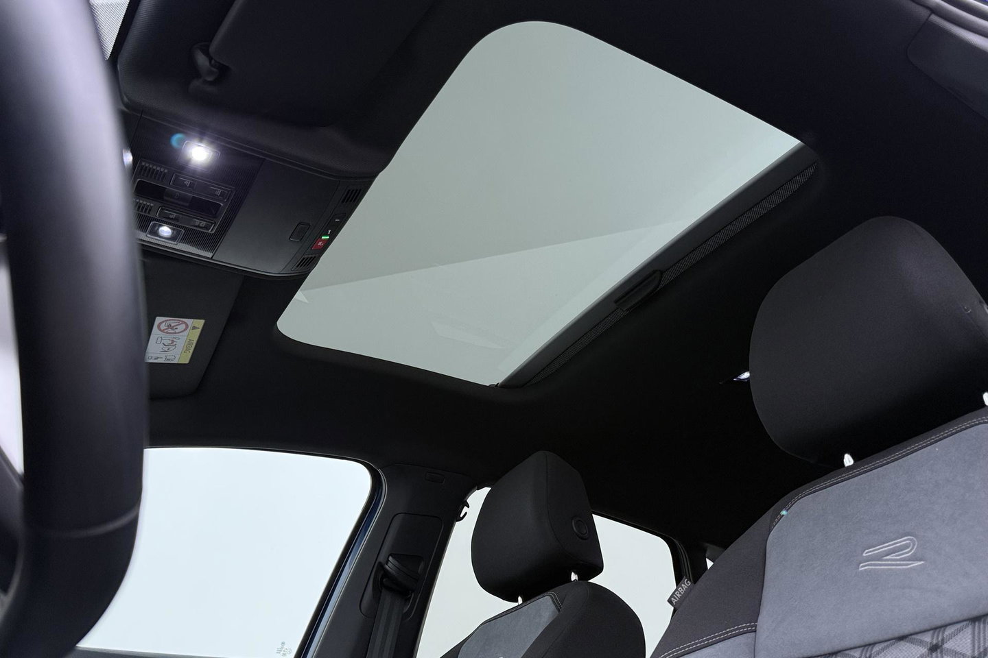 Volkswagen Taigo 1.0 TSI R-Line | ACC | Panoramadak | IQ.DRIVE | PDC V+A | Navigatie | Getint glas | LED