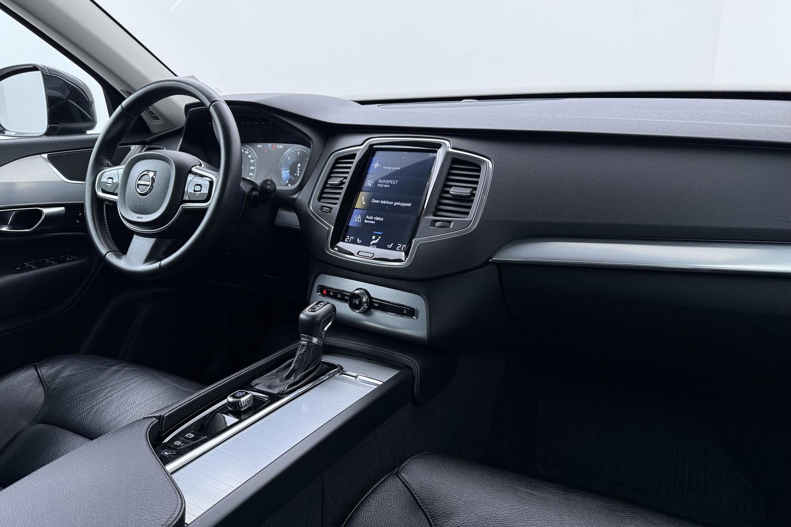 Volvo XC90 2.0 D4 Momentum | ACC | Camera | Park Assist | Stoelverwarming | Voorruitverwarming | Navigatie