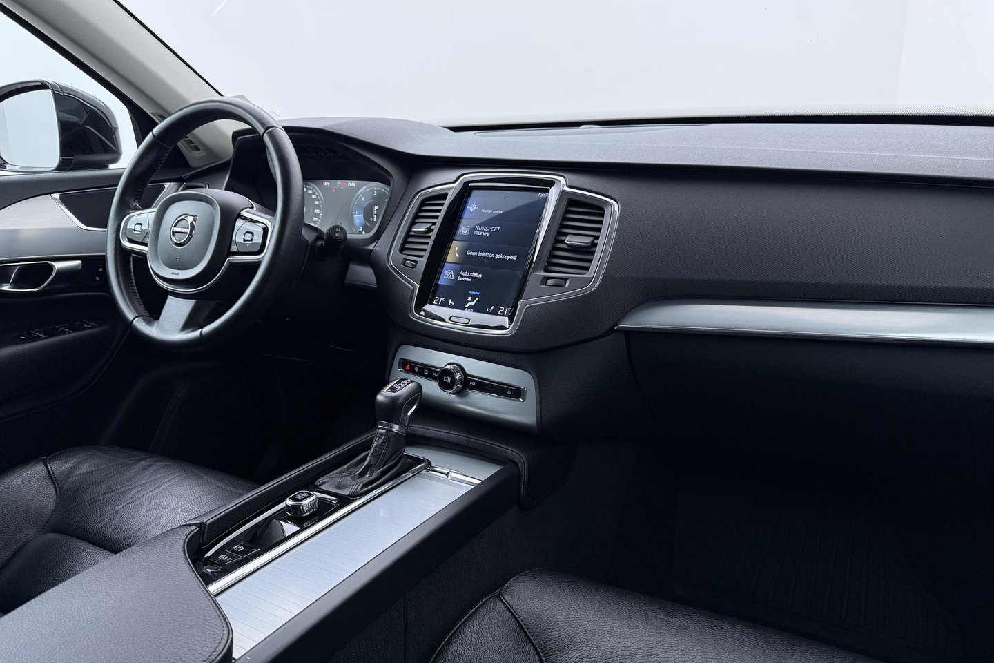 Volvo XC90 2.0 D4 Momentum | ACC | Camera | Park Assist | Stoelverwarming | Voorruitverwarming | Navigatie