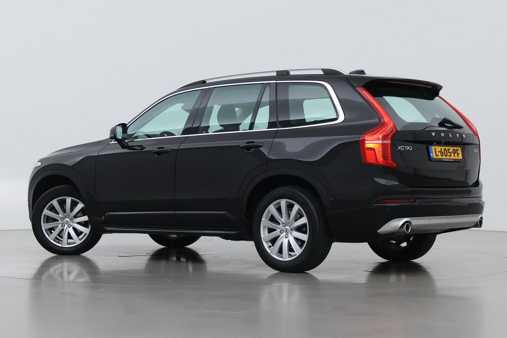Volvo XC90 2.0 D4 Momentum | ACC | Camera | Park Assist | Stoelverwarming | Voorruitverwarming | Navigatie