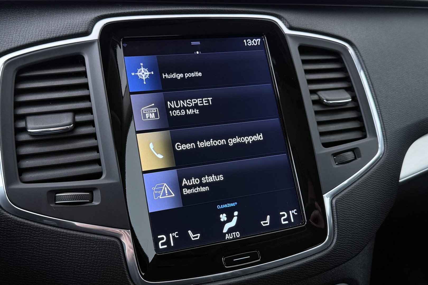 Volvo XC90 2.0 D4 Momentum | ACC | Camera | Park Assist | Stoelverwarming | Voorruitverwarming | Navigatie