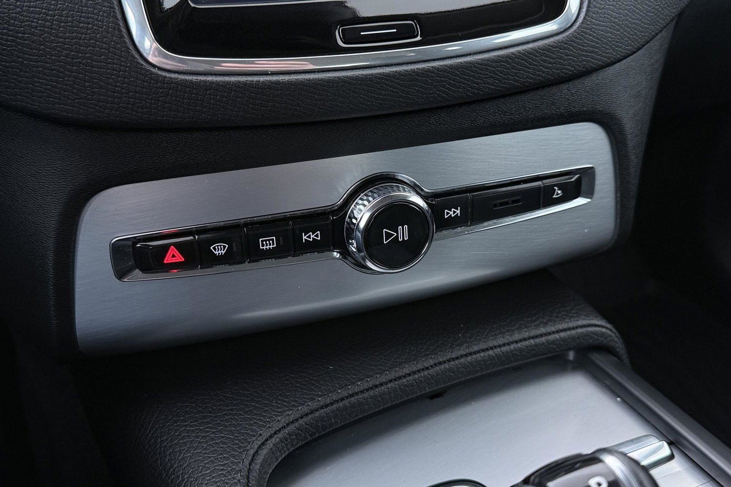 Volvo XC90 2.0 D4 Momentum | ACC | Camera | Park Assist | Stoelverwarming | Voorruitverwarming | Navigatie