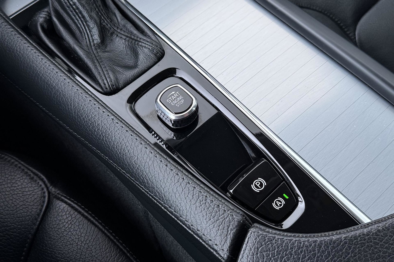 Volvo XC90 2.0 D4 Momentum | ACC | Camera | Park Assist | Stoelverwarming | Voorruitverwarming | Navigatie