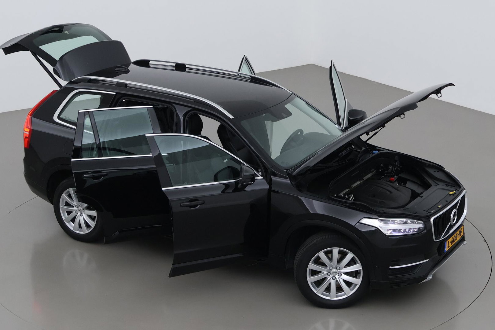 Volvo XC90 2.0 D4 Momentum | ACC | Camera | Park Assist | Stoelverwarming | Voorruitverwarming | Navigatie
