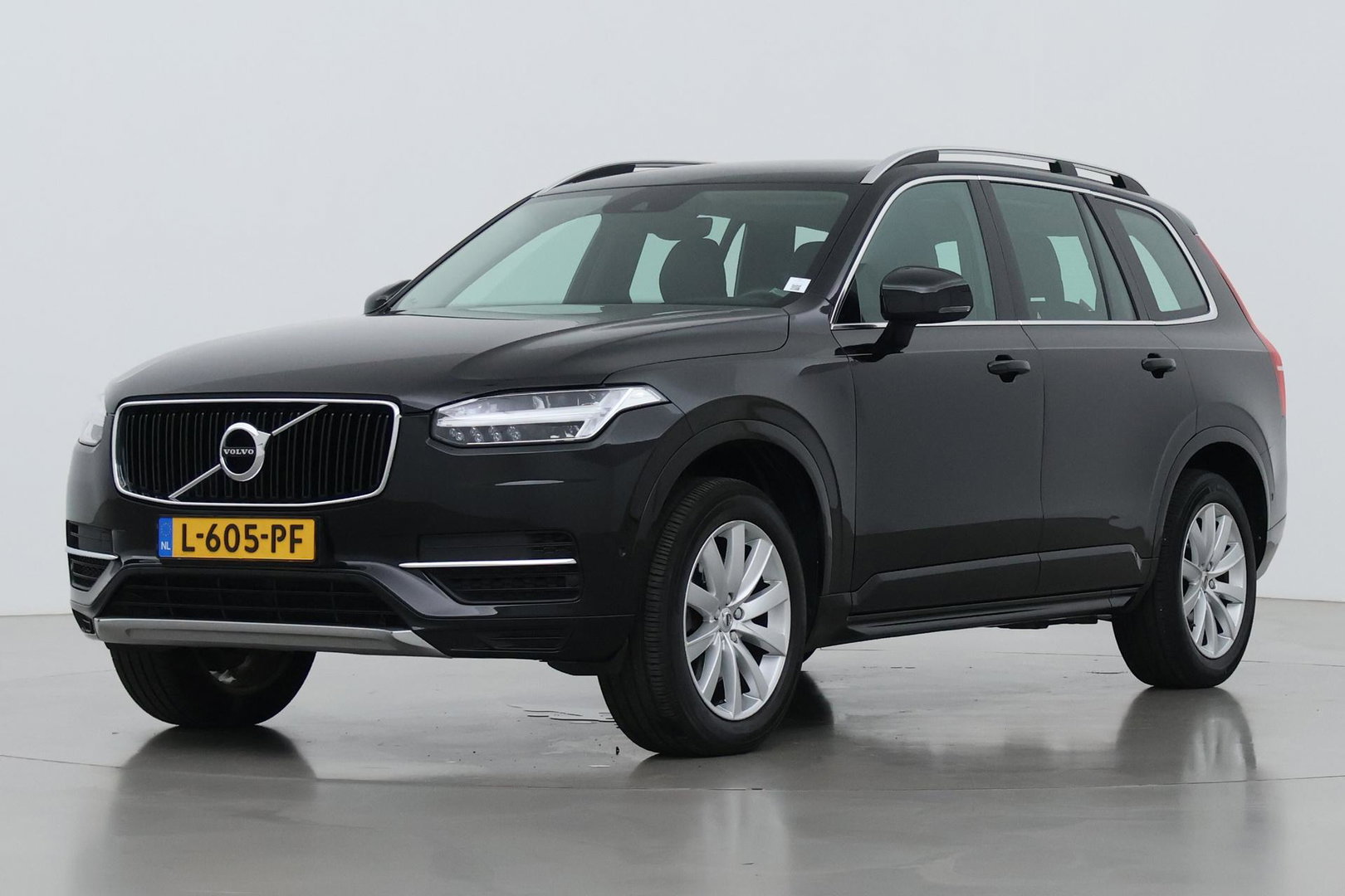 Volvo XC90 2.0 D4 Momentum | ACC | Camera | Park Assist | Stoelverwarming | Voorruitverwarming | Navigatie