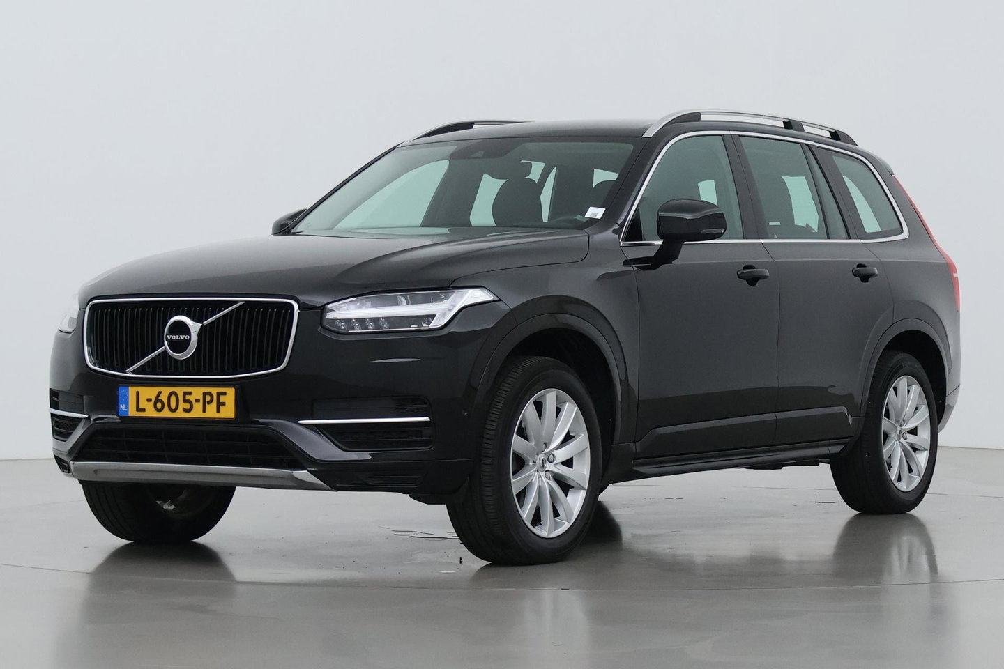 Volvo XC90 2.0 D4 Momentum | ACC | Camera | Park Assist | Stoelverwarming | Voorruitverwarming | Navigatie