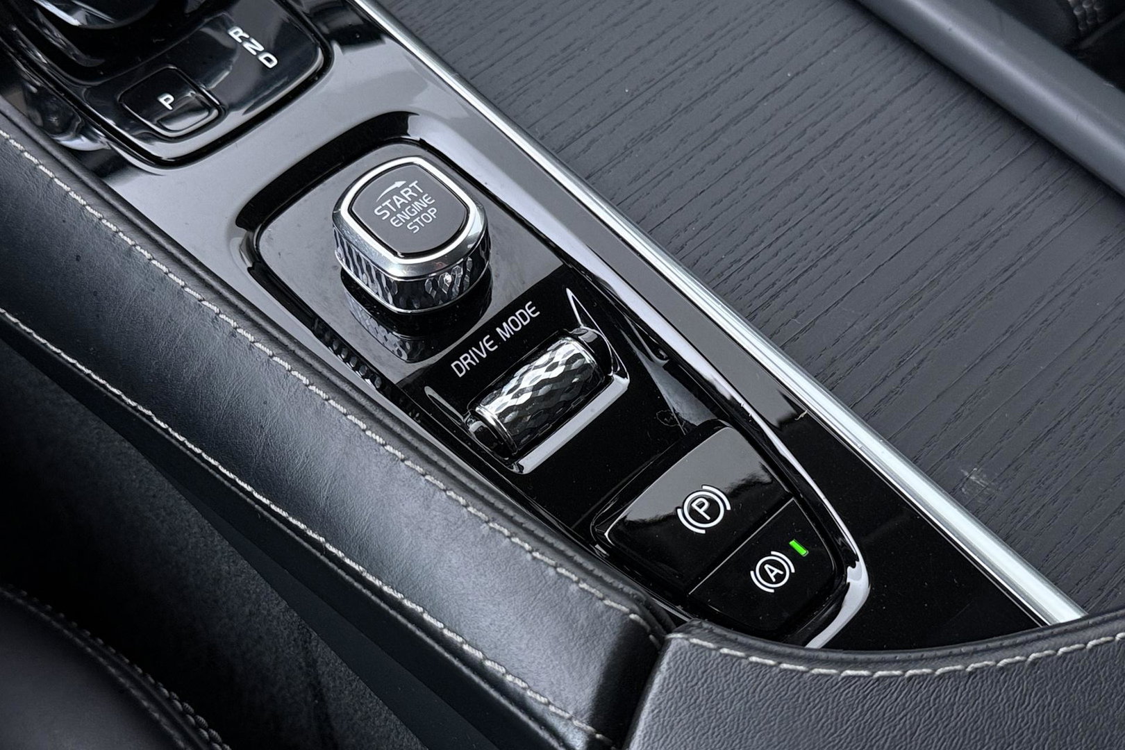 Volvo XC90 2.0 T8 Twin Engine AWD Inscription Intro Edition | Harman/Kardon | 360° Camera | Trekhaak | BLIS | Stoel+Stuurverwarming | Standkachel | Keyless | ACC