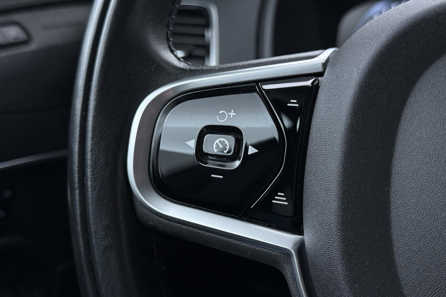 Volvo XC90 2.0 T8 Twin Engine AWD Inscription Intro Edition | Harman/Kardon | 360° Camera | Trekhaak | BLIS | Stoel+Stuurverwarming | Standkachel | Keyless | ACC
