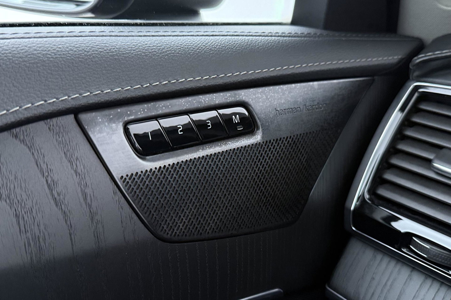 Volvo XC90 2.0 T8 Twin Engine AWD Inscription Intro Edition | Harman/Kardon | 360° Camera | Trekhaak | BLIS | Stoel+Stuurverwarming | Standkachel | Keyless | ACC