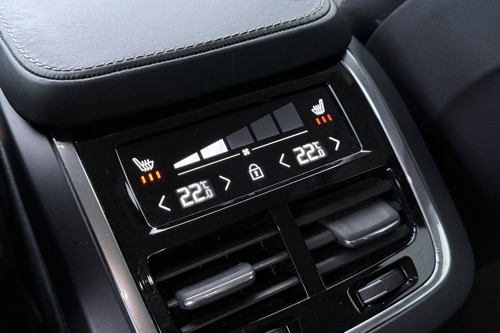 Volvo XC90 2.0 T8 Twin Engine AWD Inscription Intro Edition | Harman/Kardon | 360° Camera | Trekhaak | BLIS | Stoel+Stuurverwarming | Standkachel | Keyless | ACC