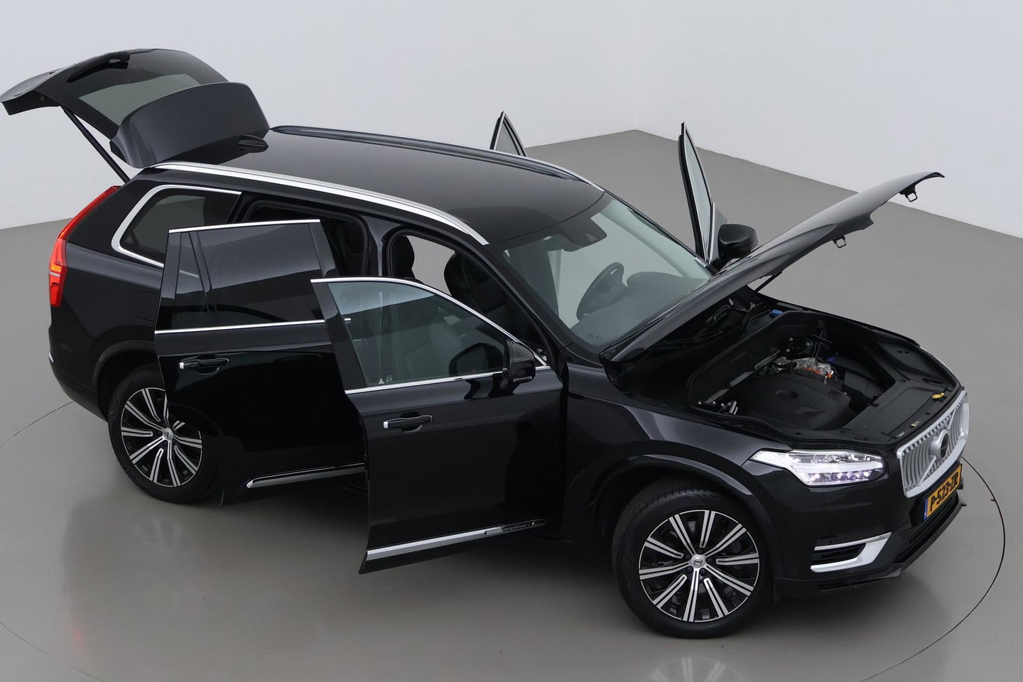 Volvo XC90 2.0 T8 Twin Engine AWD Inscription Intro Edition | Harman/Kardon | 360° Camera | Trekhaak | BLIS | Stoel+Stuurverwarming | Standkachel | Keyless | ACC