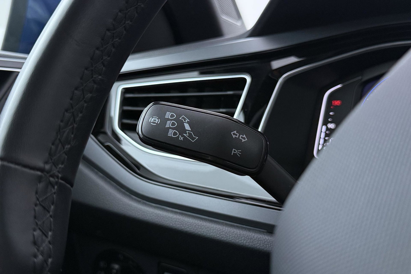 Volkswagen Taigo 1.0 TSI R-Line | ACC | Panoramadak | IQ.DRIVE | PDC V+A | Navigatie | Getint glas | LED