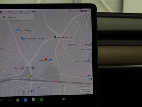 Tesla Model 3 Long Range AWD 75 kWh | SOH 92,1% | Panoramadak | Leder | Stoelverwarming | Camera | Park assist | Climate control | 18" velgen
