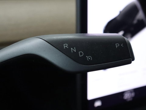 Tesla Model 3 Long Range AWD 75 kWh | SOH 92,1% | Panoramadak | Leder | Stoelverwarming | Camera | Park assist | Climate control | 18" velgen