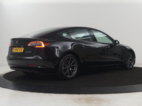 Tesla Model 3 Long Range AWD 75 kWh | SOH 92,1% | Panoramadak | Leder | Stoelverwarming | Camera | Park assist | Climate control | 18" velgen