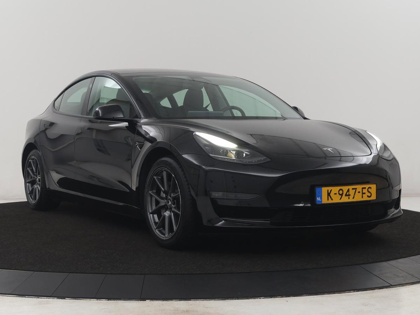Tesla Model 3 Long Range AWD 75 kWh | SOH 92,1% | Panoramadak | Leder | Stoelverwarming | Camera | Park assist | Climate control | 18" velgen