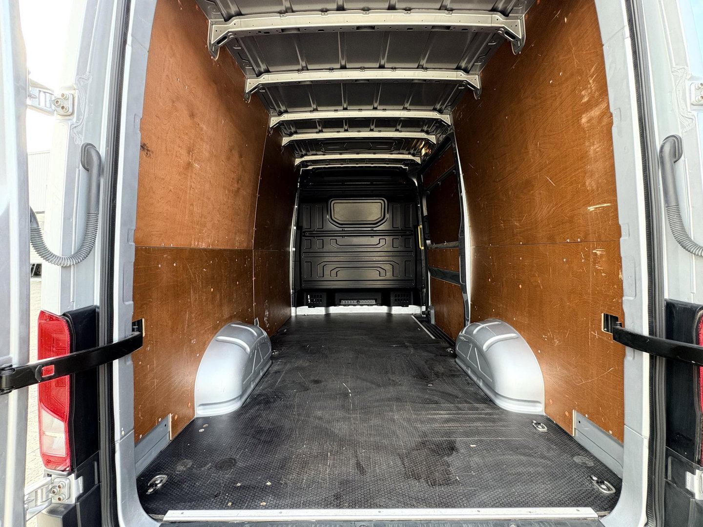 Volkswagen Crafter 35 L3H3 Highline AUT | TREKHAAK | CAMERA | LMV | ZONNEKLEP | SIDEBARS