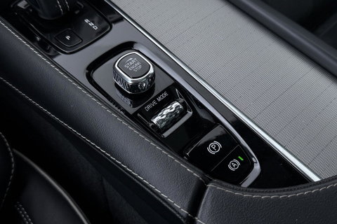 Volvo XC90 2.0 B5 AWD Inscription | Harman/Kardon | Panoramadak | 360° Camera | Trekhaak | Head-Up | Stoel+Stuurverwarming | BLIS | ACC