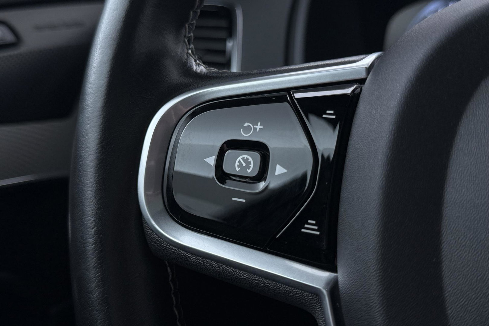 Volvo XC90 2.0 B5 AWD Inscription | Harman/Kardon | Panoramadak | 360° Camera | Trekhaak | Head-Up | Stoel+Stuurverwarming | BLIS | ACC