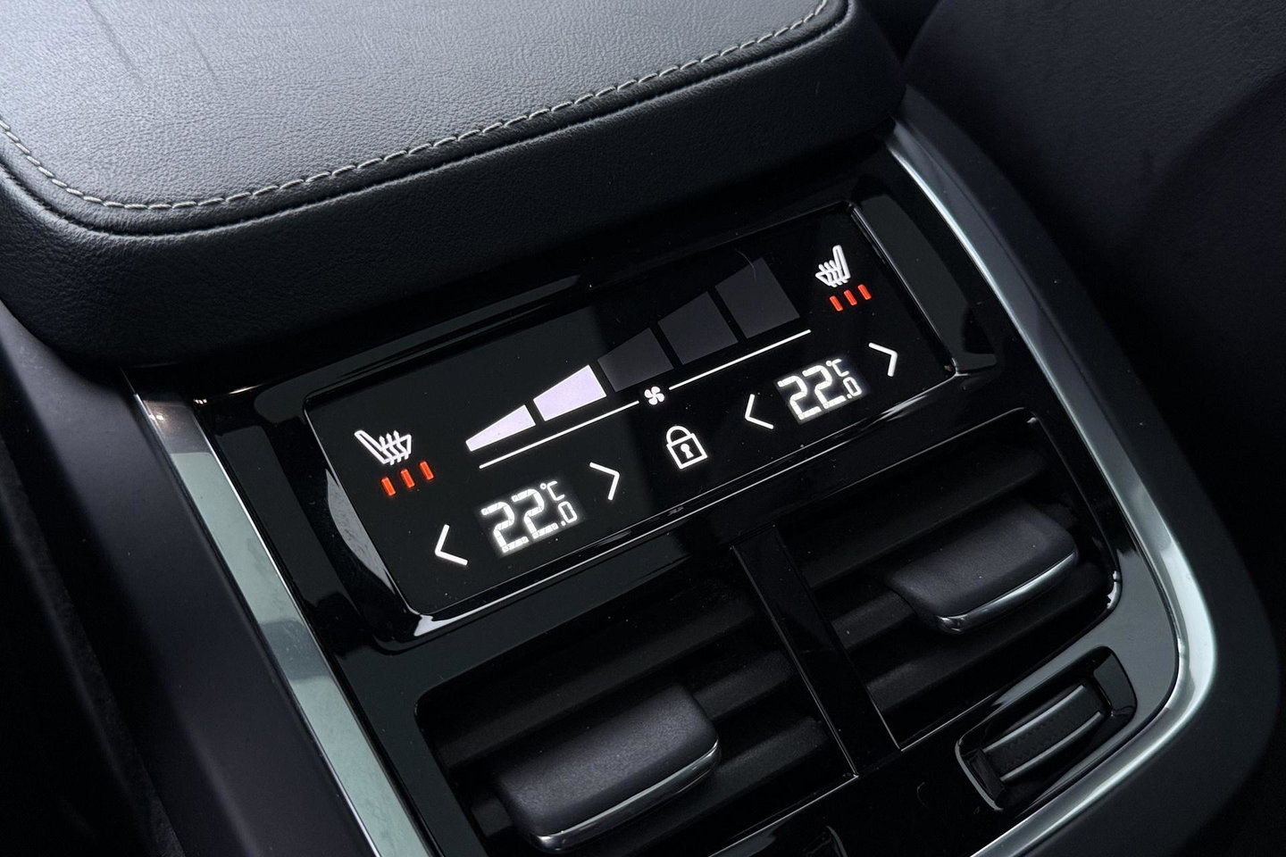 Volvo XC90 2.0 B5 AWD Inscription | Harman/Kardon | Panoramadak | 360° Camera | Trekhaak | Head-Up | Stoel+Stuurverwarming | BLIS | ACC