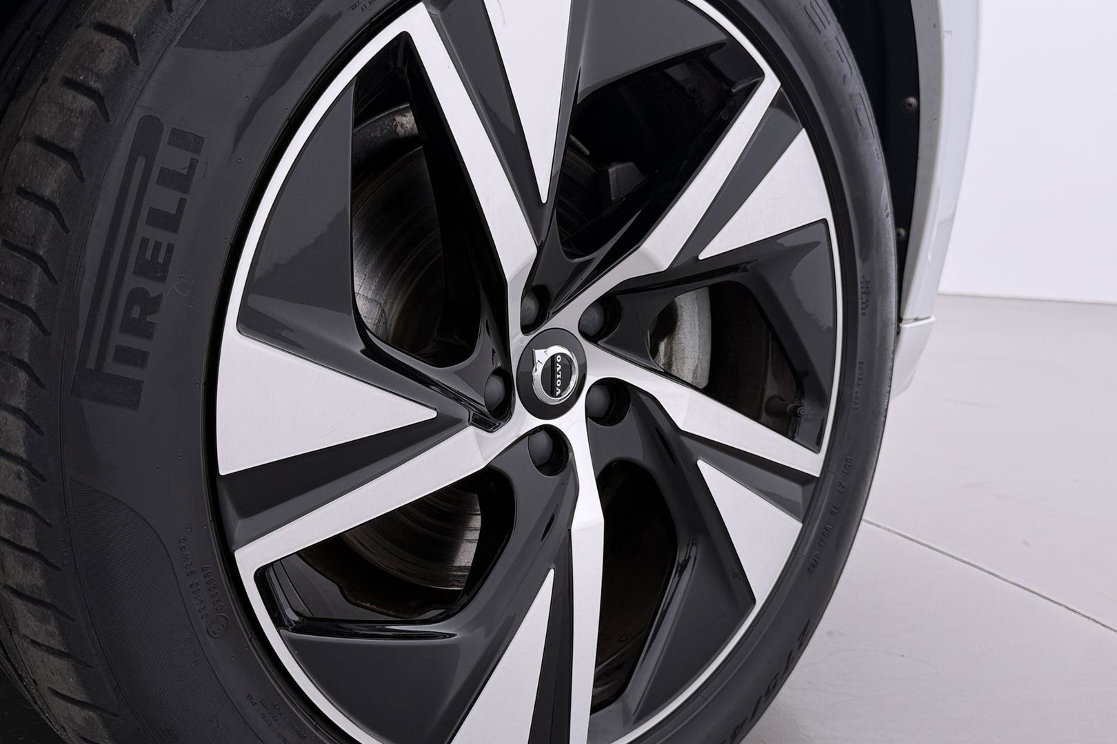 Volvo XC90 2.0 B5 AWD Inscription | Harman/Kardon | Panoramadak | 360° Camera | Trekhaak | Head-Up | Stoel+Stuurverwarming | BLIS | ACC