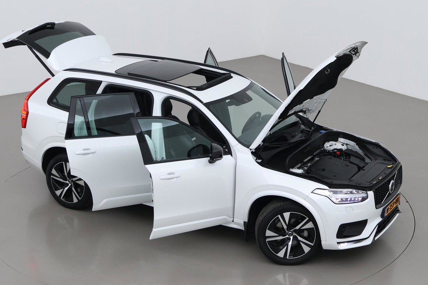 Volvo XC90 2.0 B5 AWD Inscription | Harman/Kardon | Panoramadak | 360° Camera | Trekhaak | Head-Up | Stoel+Stuurverwarming | BLIS | ACC