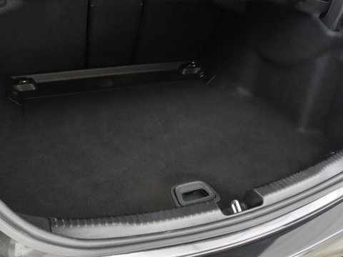 Mercedes-Benz C-Klasse 200 Launch Edition AMG Line | Leder | Cruise control | Stoelverwarming | Camera | Park assist | Sfeerverlichting | 19" velgen