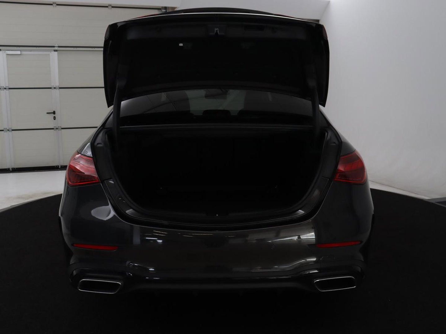 Mercedes-Benz C-Klasse 200 Launch Edition AMG Line | Leder | Cruise control | Stoelverwarming | Camera | Park assist | Sfeerverlichting | 19" velgen