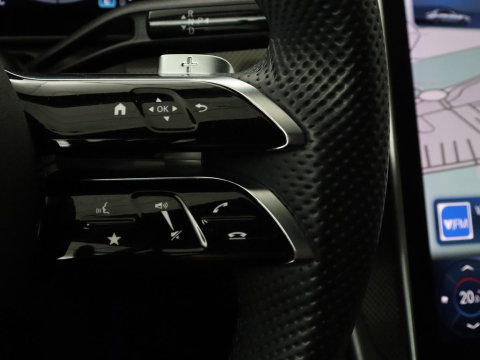 Mercedes-Benz C-Klasse 200 Launch Edition AMG Line | Leder | Cruise control | Stoelverwarming | Camera | Park assist | Sfeerverlichting | 19" velgen
