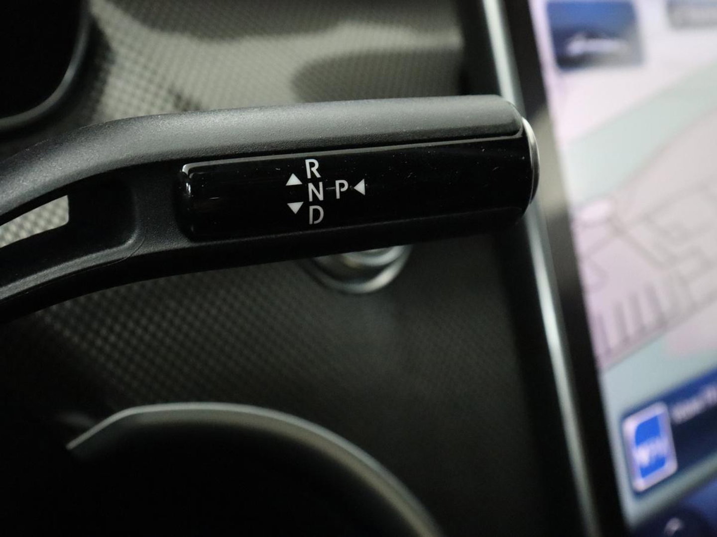 Mercedes-Benz C-Klasse 200 Launch Edition AMG Line | Leder | Cruise control | Stoelverwarming | Camera | Park assist | Sfeerverlichting | 19" velgen
