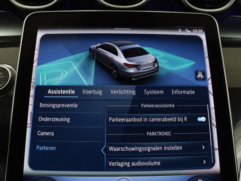 Mercedes-Benz C-Klasse 200 Launch Edition AMG Line | Leder | Cruise control | Stoelverwarming | Camera | Park assist | Sfeerverlichting | 19" velgen